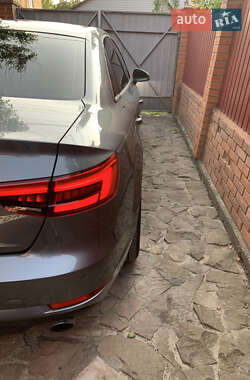 Седан Audi A4 2016 в 
