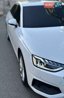 Седан Audi A4 2021 в 