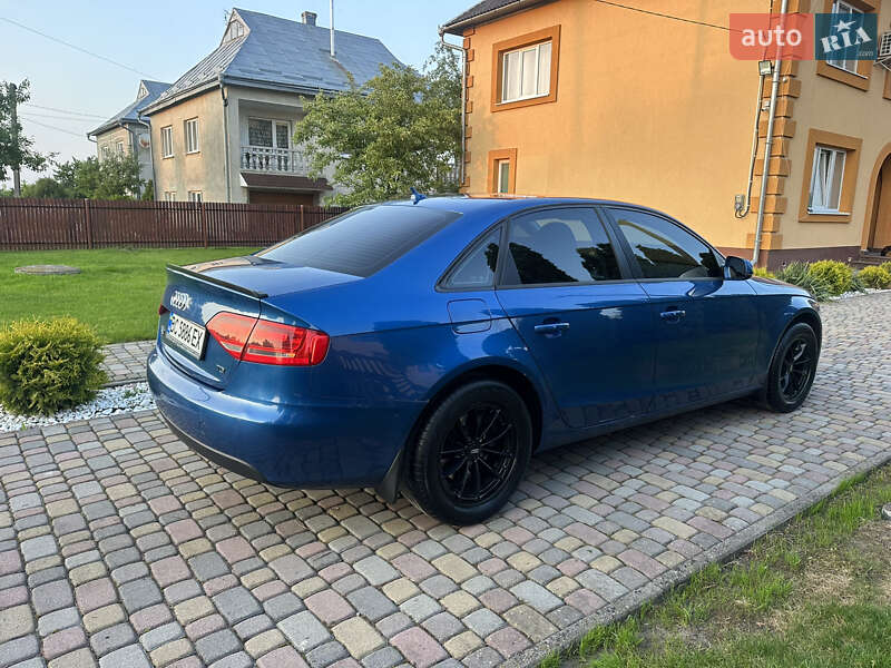 Седан Audi A4 2011 в Ивано-Франковске