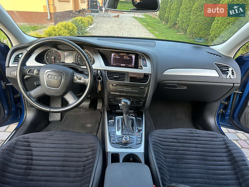 Седан Audi A4 2011 в Ивано-Франковске