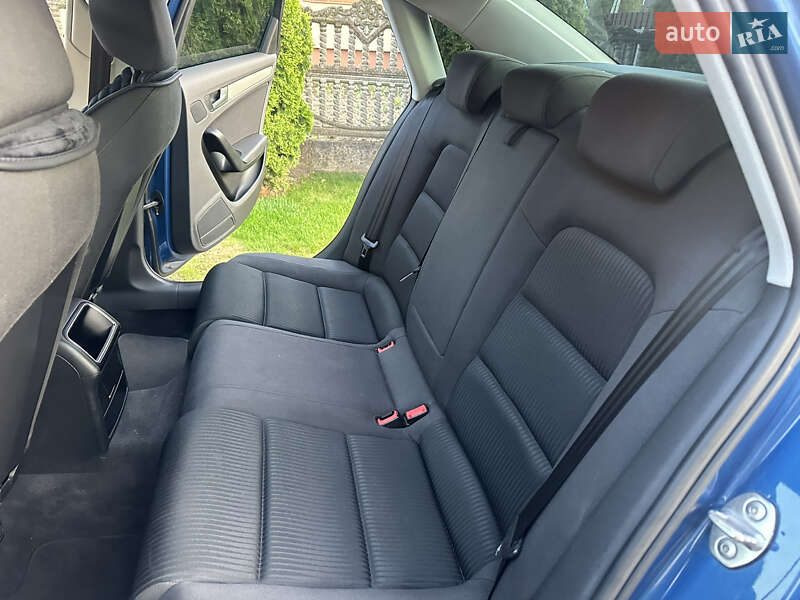 Седан Audi A4 2011 в Ивано-Франковске