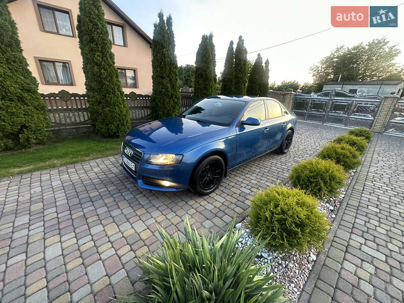 Седан Audi A4 2011 в Ивано-Франковске