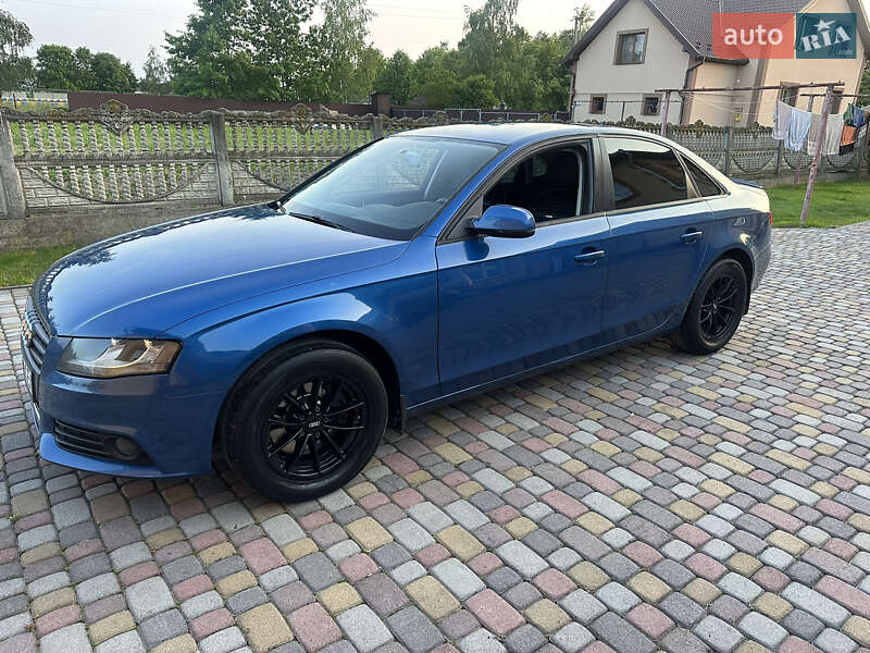 Седан Audi A4 2011 в Ивано-Франковске