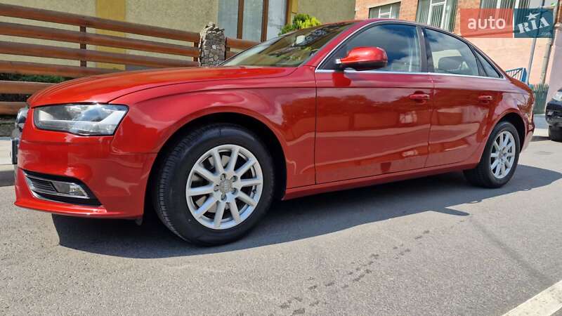 Седан Audi A4 2012 в Черновцах