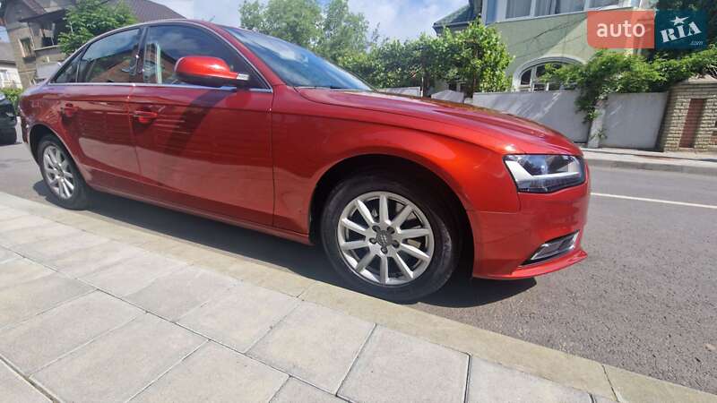 Седан Audi A4 2012 в Черновцах