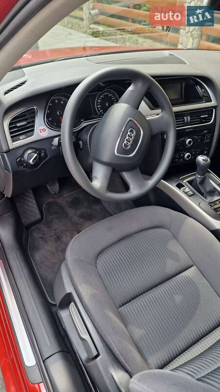 Седан Audi A4 2012 в Черновцах
