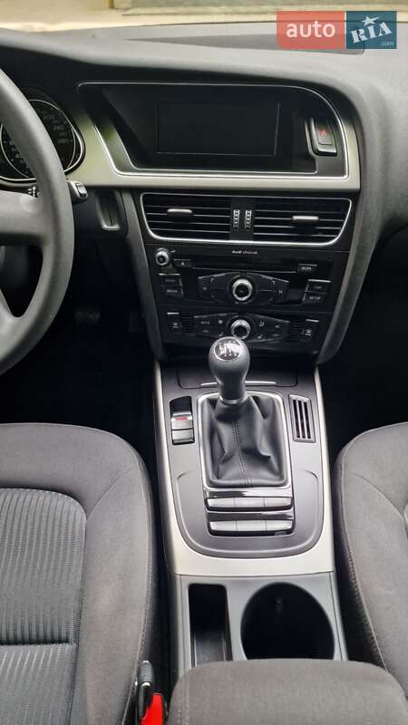 Седан Audi A4 2012 в Черновцах