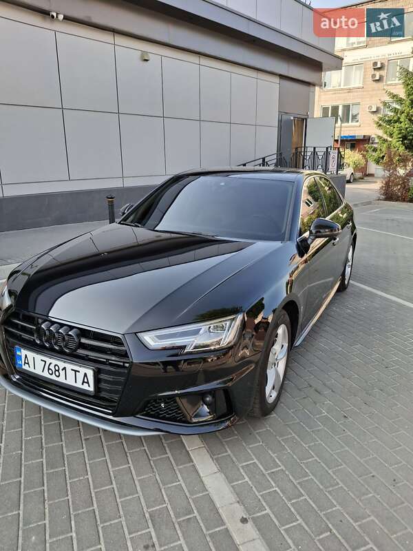 Седан Audi A4 2019 в 