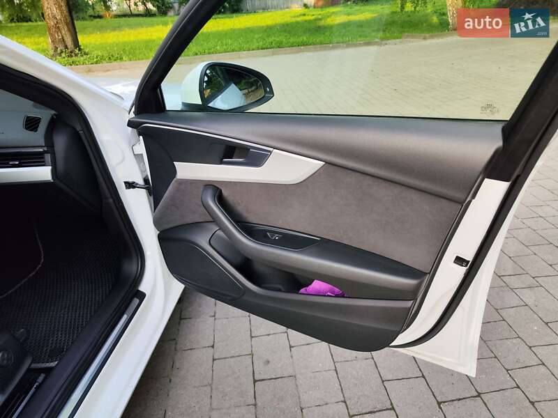 Универсал Audi A4 2016 в Львове