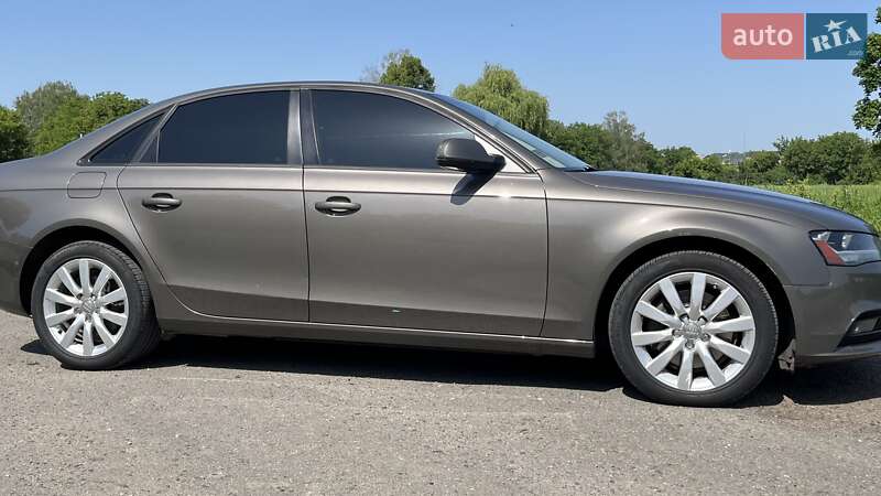 Седан Audi A4 2014 в Ямполе