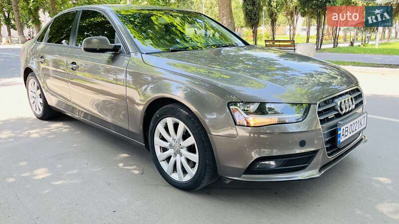 Седан Audi A4 2014 в Ямполе