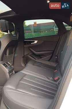 Седан Audi A4 2023 в 