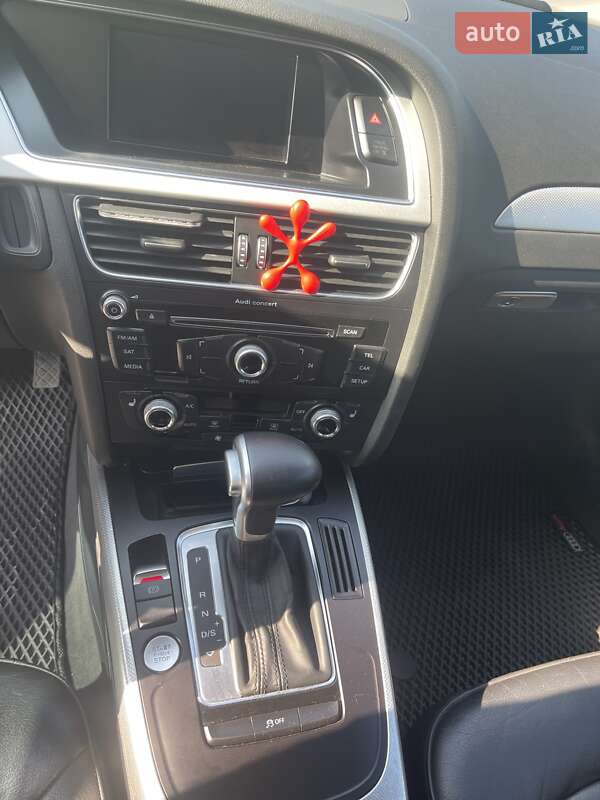 Седан Audi A4 2015 в Львове