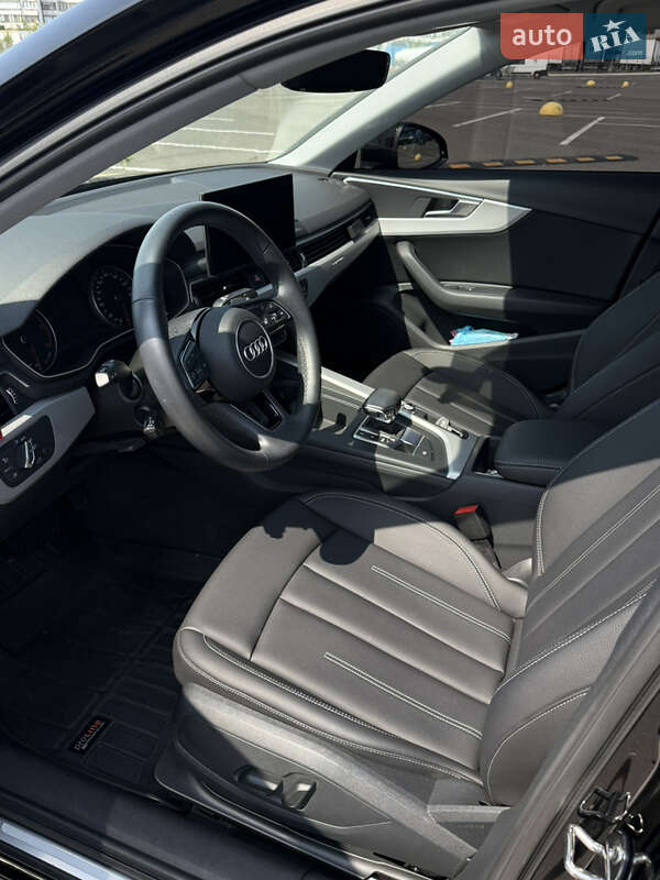 Седан Audi A4 2021 в Киеве