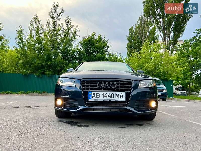 Седан Audi A4 2011 в Виннице