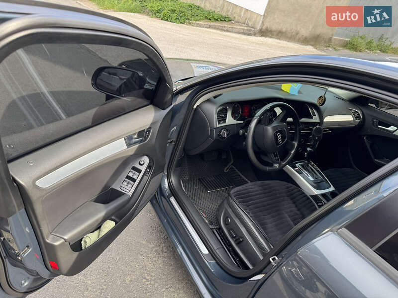 Седан Audi A4 2011 в Одессе