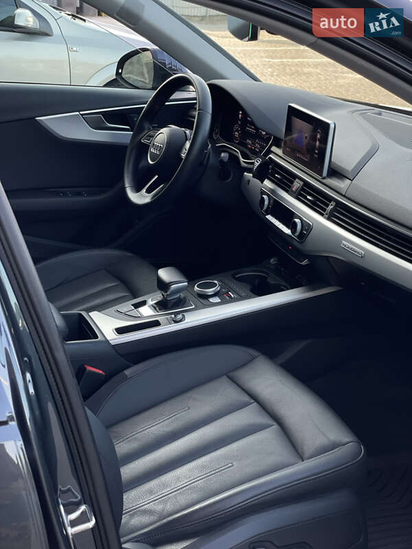 Седан Audi A4 2016 в Пустомытах