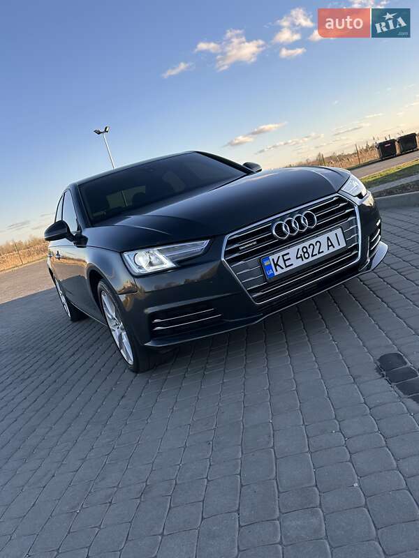 Седан Audi A4 2016 в 