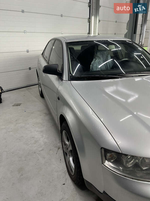 Седан Audi A4 2003 в Києві