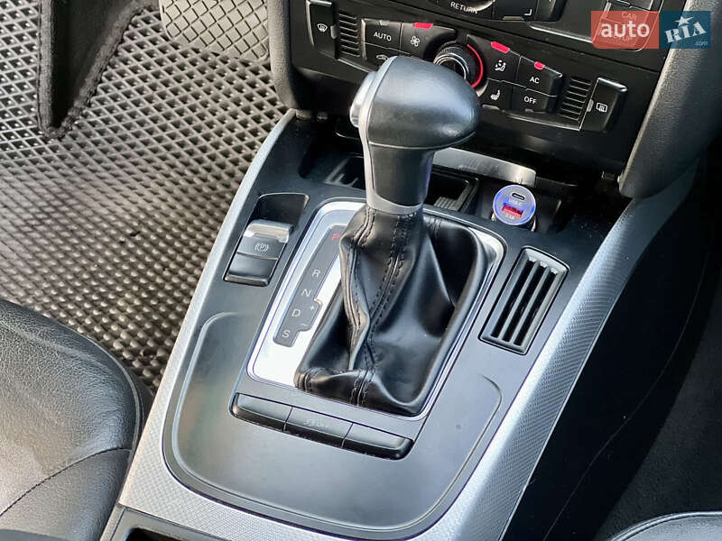 Седан Audi A4 2011 в Горішніх Плавнях