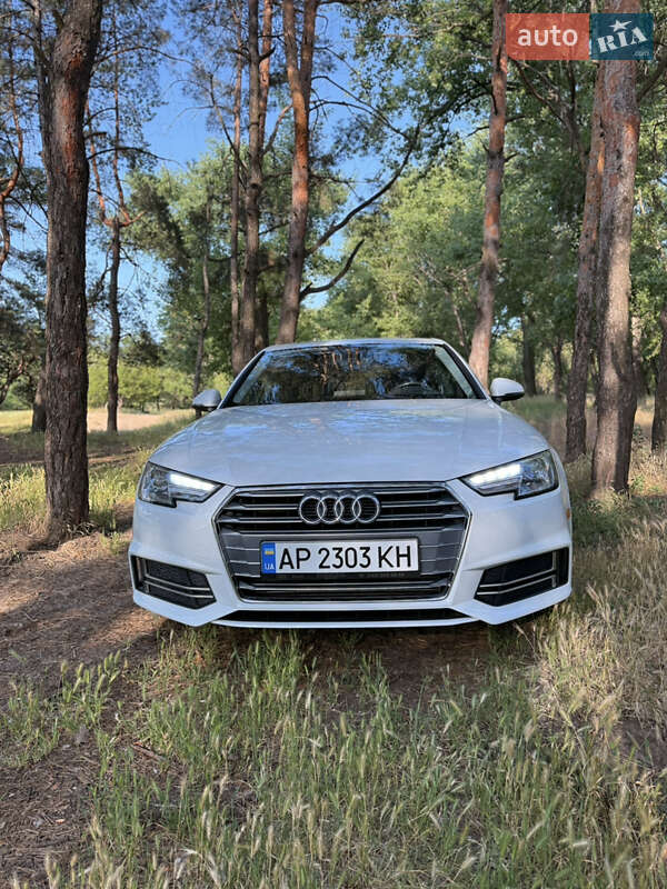 Седан Audi A4 2018 в Запорожье