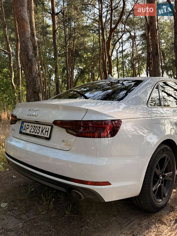 Седан Audi A4 2018 в Запорожье