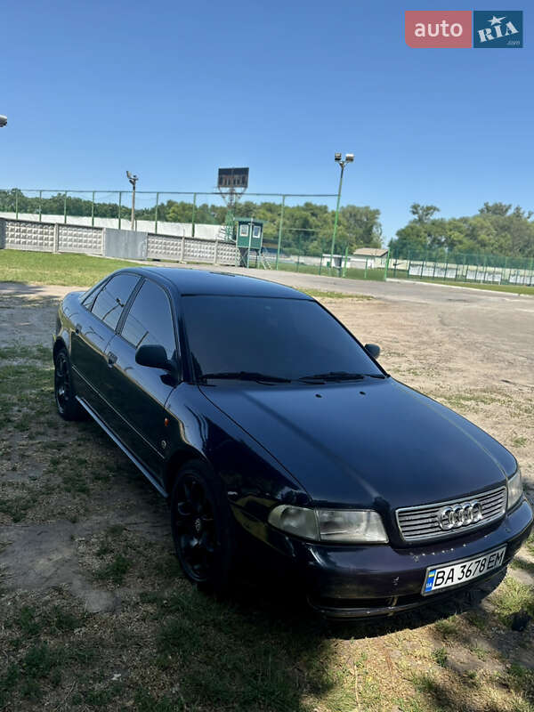 Седан Audi A4 1995 в Александрие