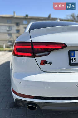 Седан Audi A4 2017 в 