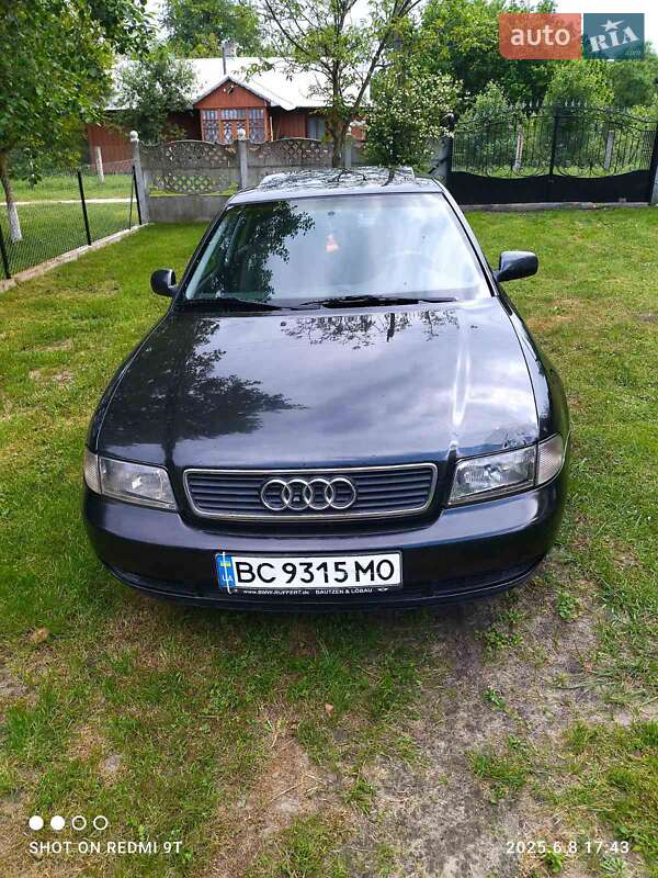 Седан Audi A4 1997 в Радехове