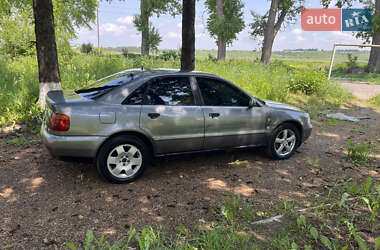 Седан Audi A4 1996 в 