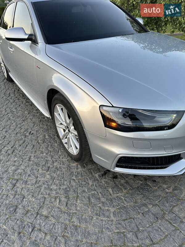 Седан Audi A4 2014 в Львові