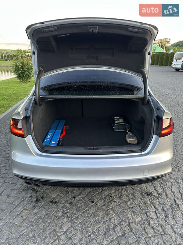 Седан Audi A4 2014 в Львові
