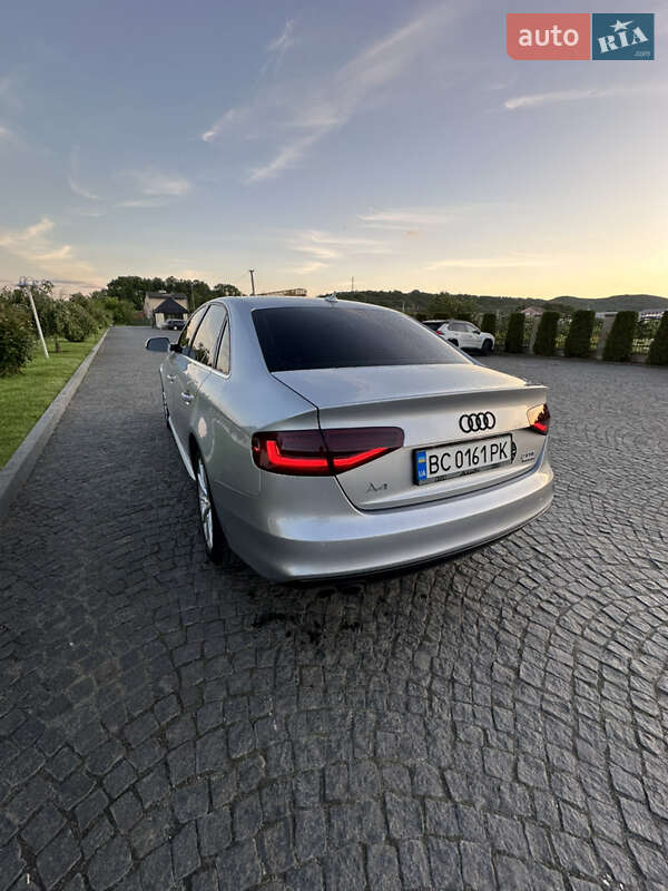 Седан Audi A4 2014 в Львові
