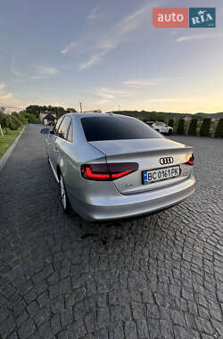 Седан Audi A4 2014 в Львове