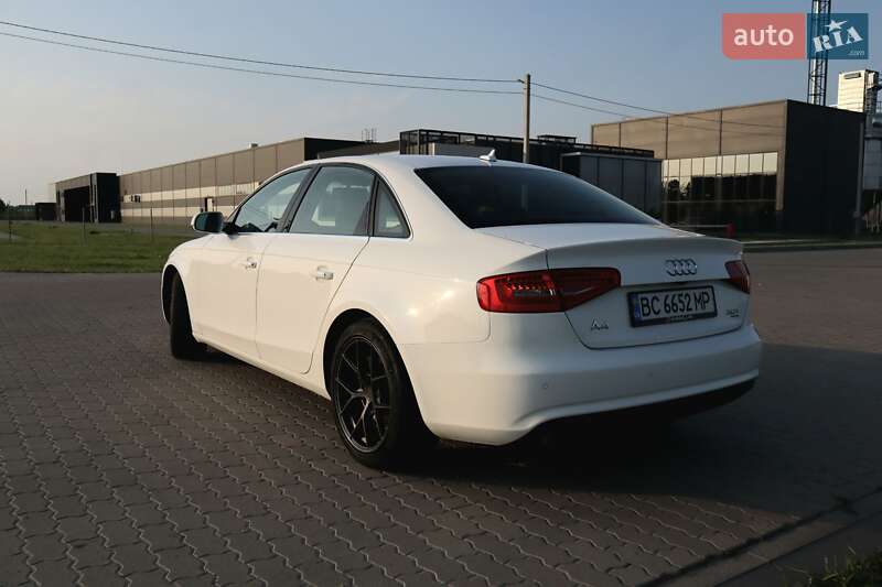 Седан Audi A4 2012 в Львове