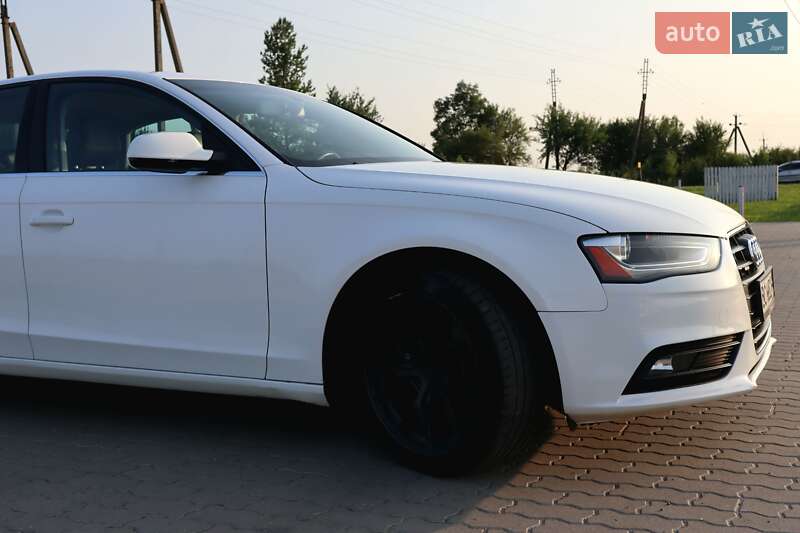 Седан Audi A4 2012 в Львове