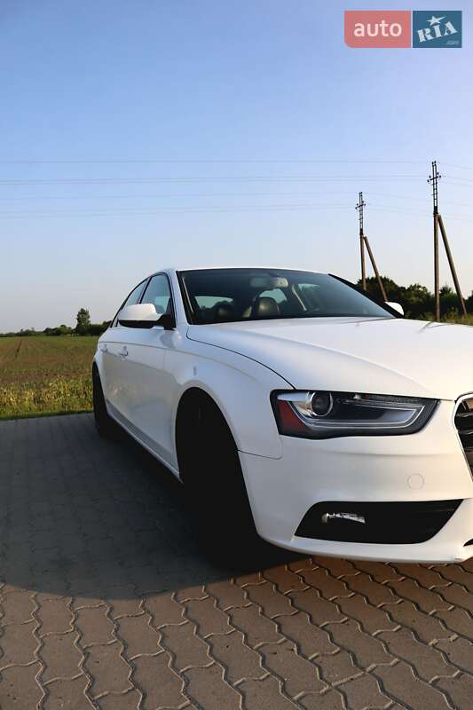 Седан Audi A4 2012 в Львове