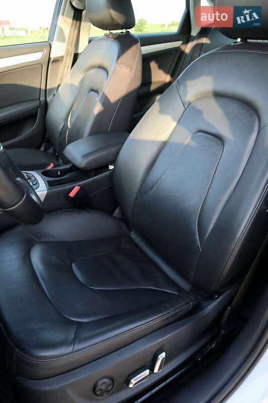 Седан Audi A4 2012 в Львове