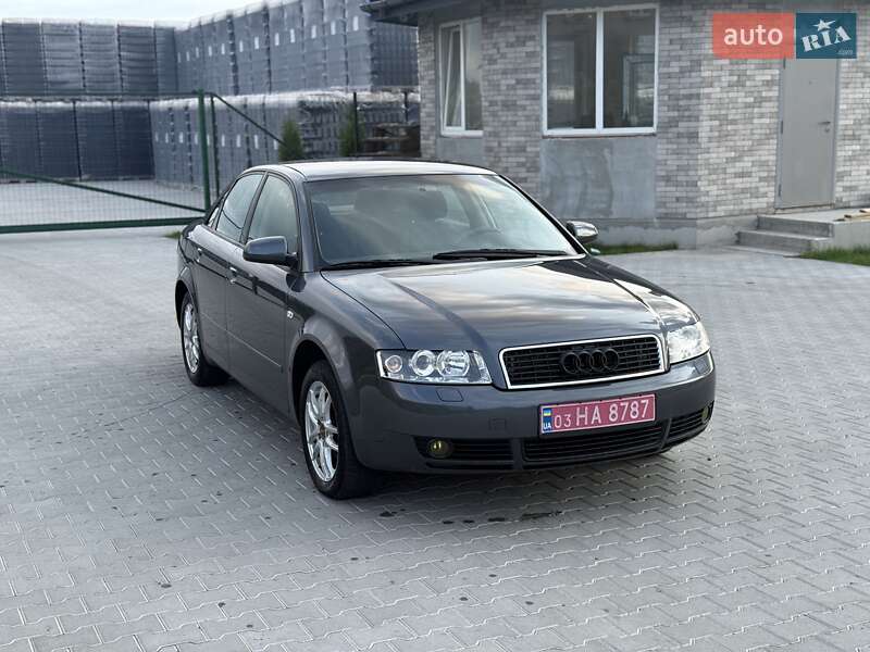 Седан Audi A4 2003 в Сарнах