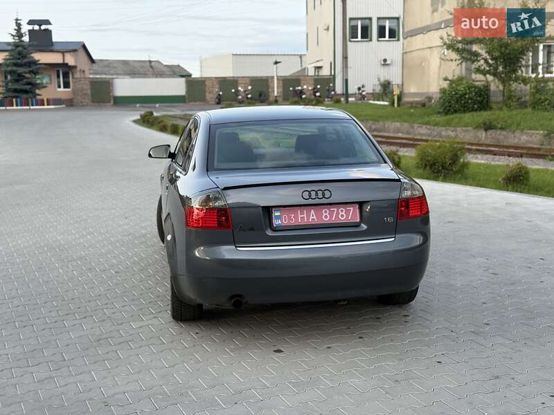 Седан Audi A4 2003 в Сарнах