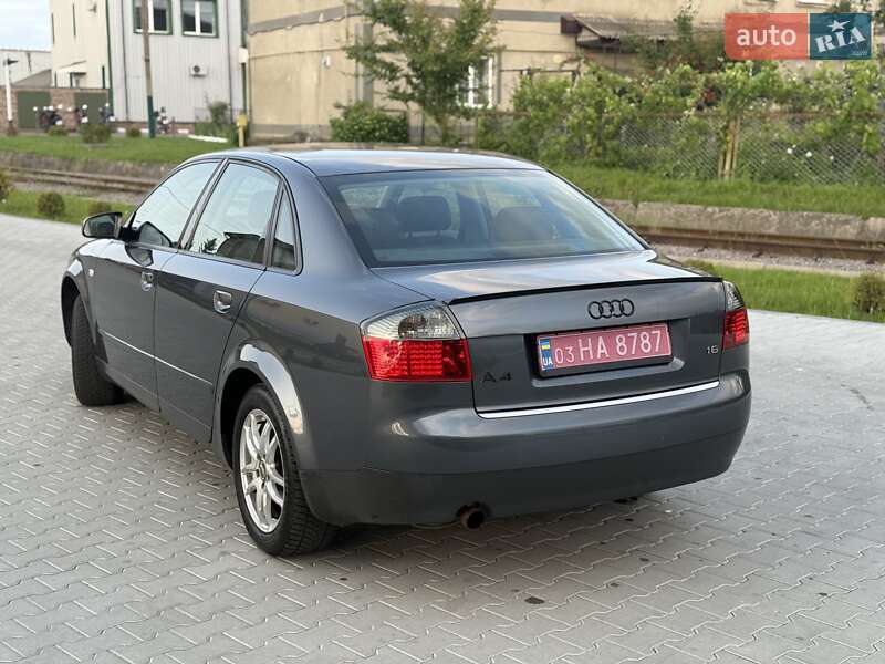 Седан Audi A4 2003 в Сарнах