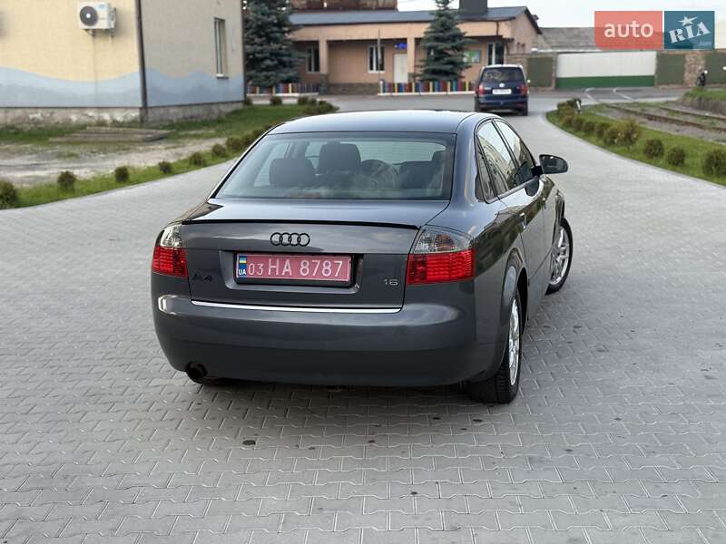 Седан Audi A4 2003 в Сарнах
