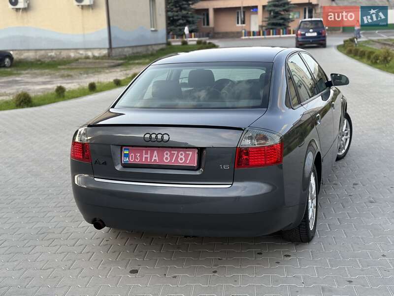 Седан Audi A4 2003 в Сарнах