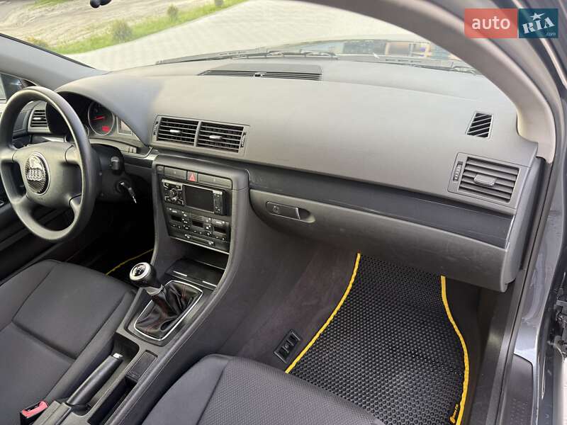 Седан Audi A4 2003 в Сарнах