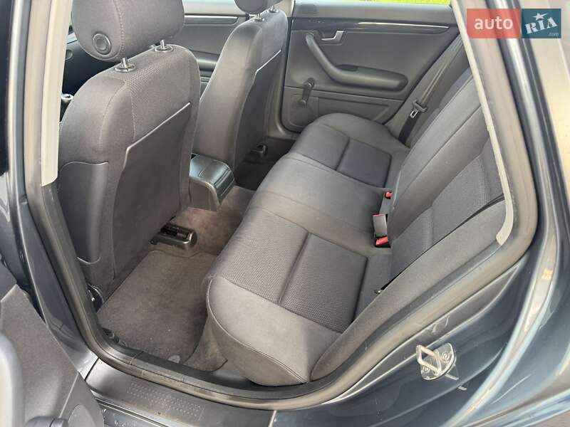 Седан Audi A4 2003 в Сарнах