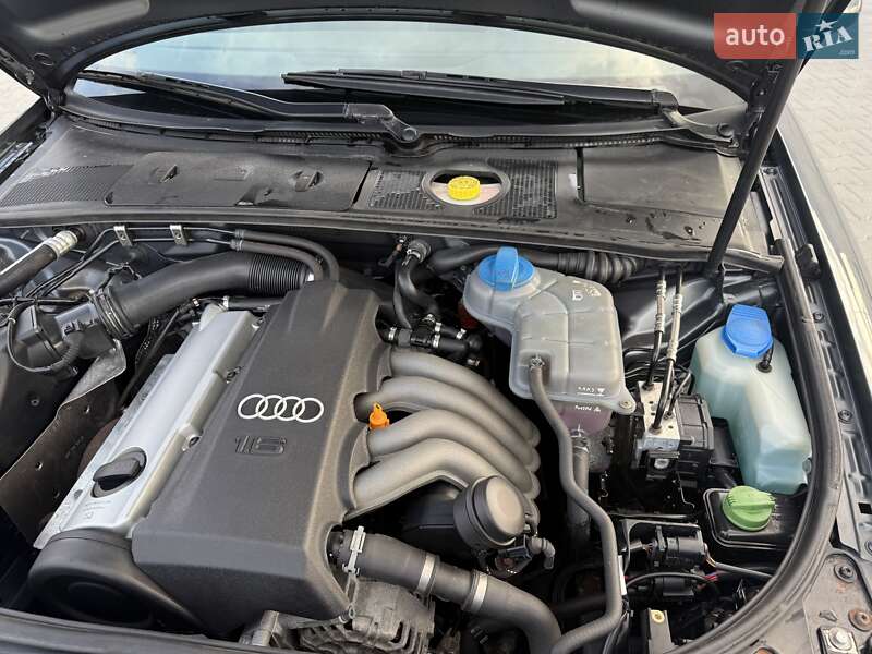 Седан Audi A4 2003 в Сарнах