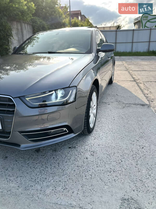 Седан Audi A4 2012 в Хмельницком