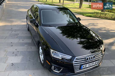 Седан Audi A4 2019 в 