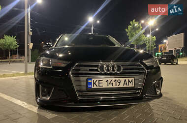 Седан Audi A4 2019 в 