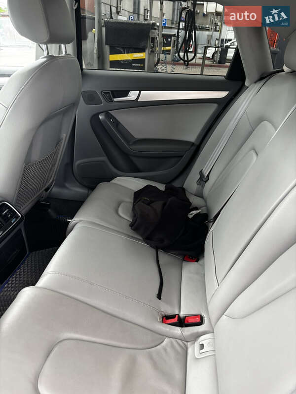 Седан Audi A4 2014 в Петропавловской Борщаговке